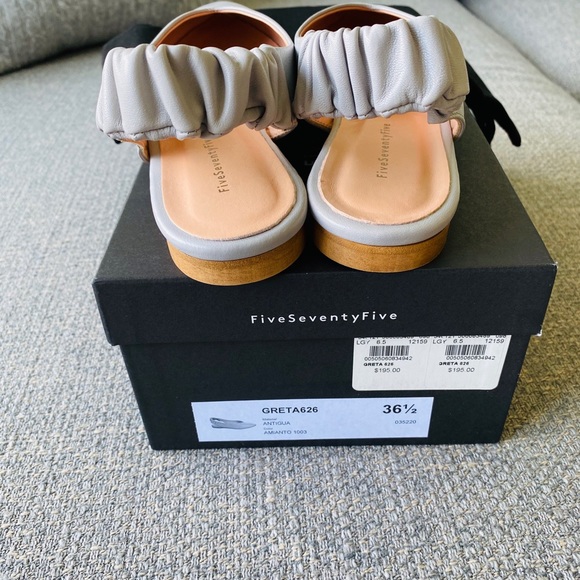 FIVESEVENTYFIVE Gray Flat Leather Sandals - NEW - Picture 2 of 4
